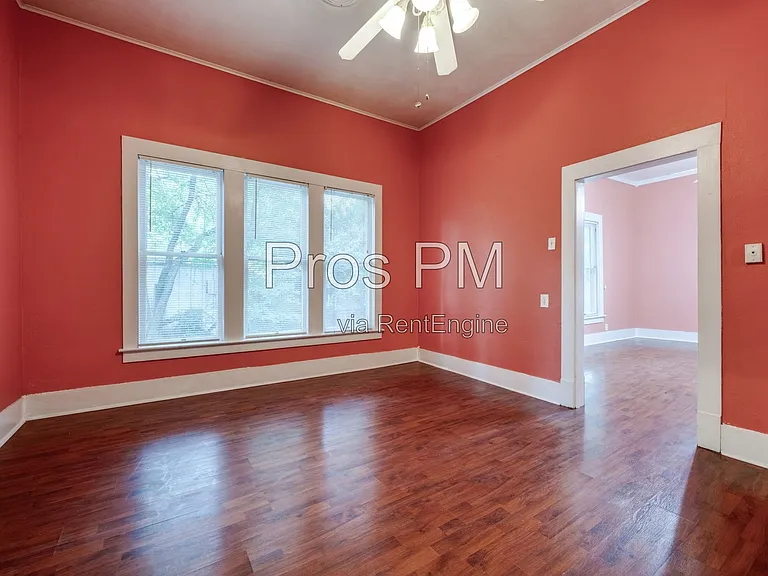 912 N Elm St — Photo 11