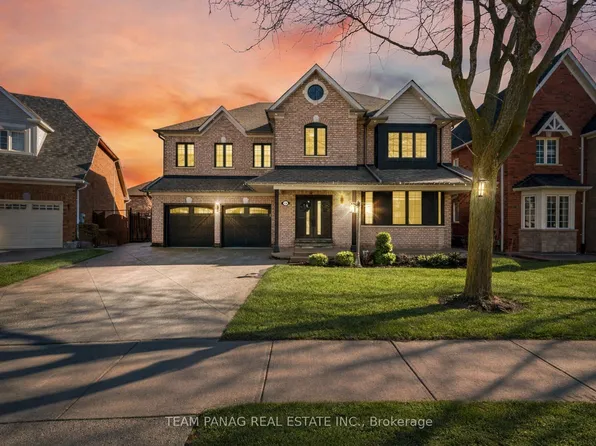 13 Donwoods Ct, Brampton, ON L6P 1C5