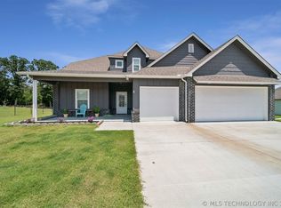 18983 Round Mountain Rd, Catoosa, OK 74015