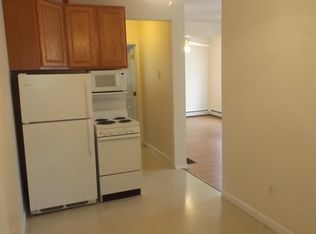 516 Providence St APT 1R, Woonsocket, RI 02895