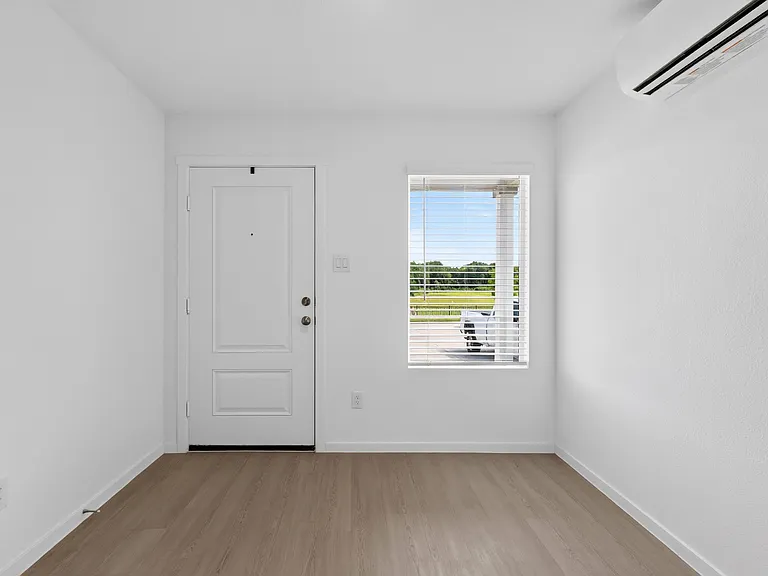 1031 Bishop Creek Dr — Photo 5