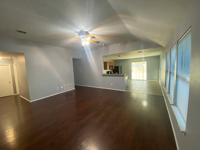 5622 Hunters Bend Ln — Photo 7