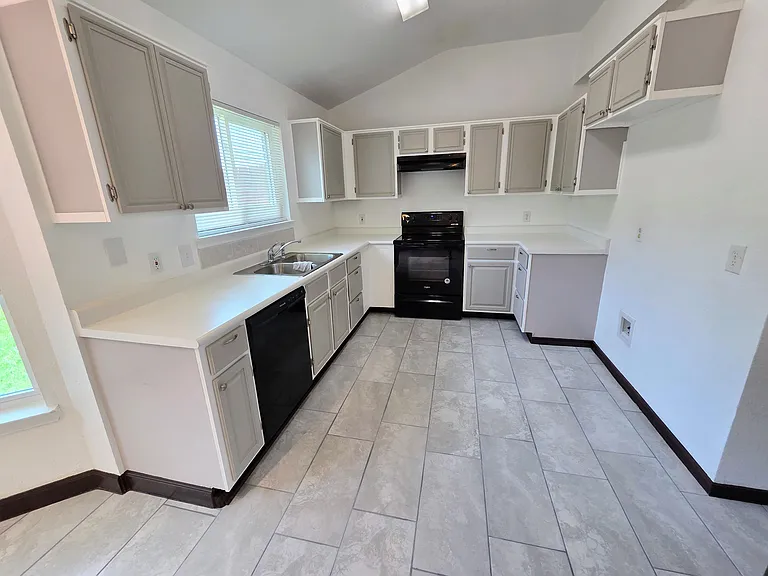 4672 Heatherbrook Ln — Photo 5