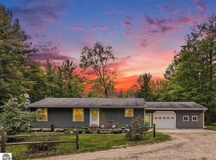 6313 E 34 1/2 Rd, Cadillac, MI 49601