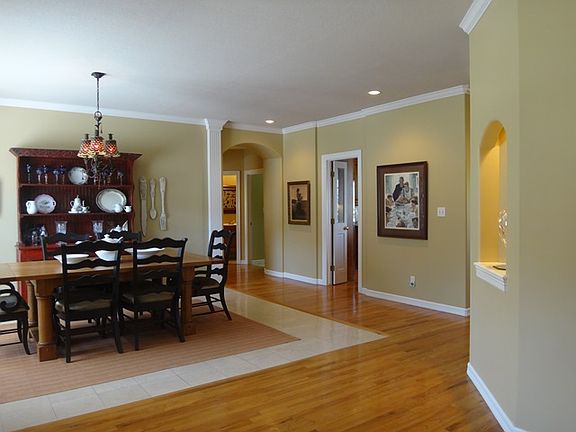 Open entry with accent walls