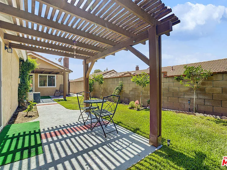 284 S Larkwood St — Photo 4