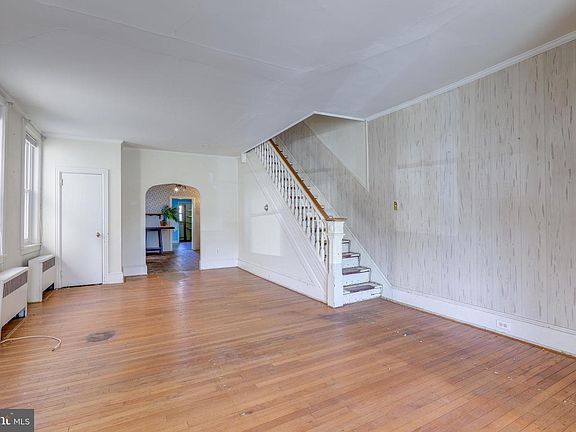 3rd image of 343 Hall St