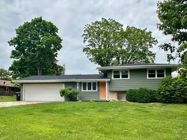 9111 N Pine Tree Rd, Peoria, IL 61615