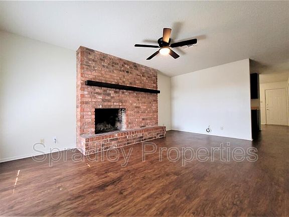 2nd image of 2418A Paul Revere St