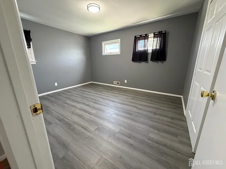150 Patricia Ave — Photo 5