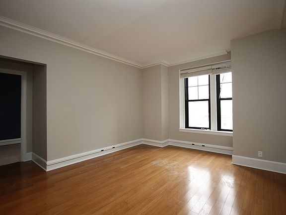 5th image of 415 W Belmont Ave #502