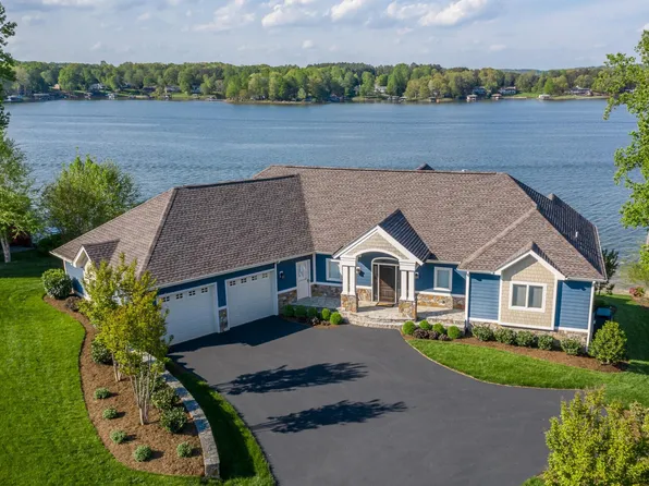 927 Park Way Ave, Moneta, VA 24121