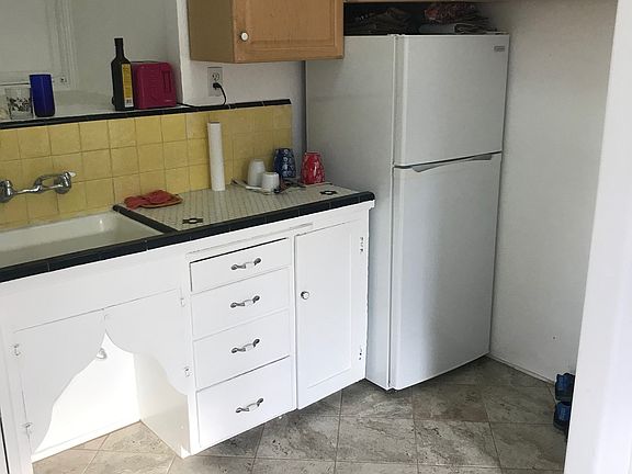 3rd image of 333 W Ortega St