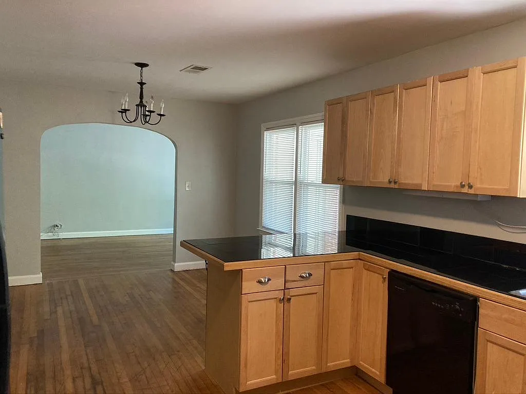 510 Daniel Ave — Photo 3