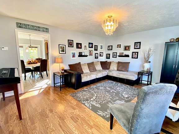 4th image of 208 Whistlewood Ct