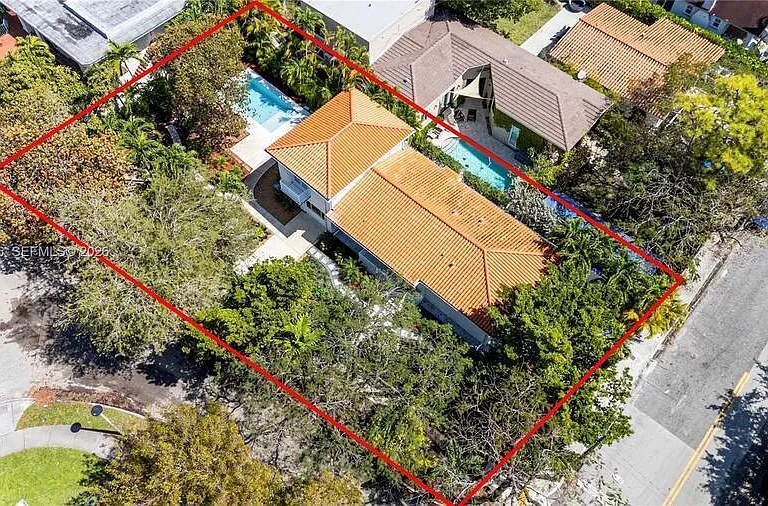 1345 SW 14th Ave — Photo 2