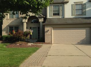 3683 Acadia Dr, Lake Orion, MI 48360