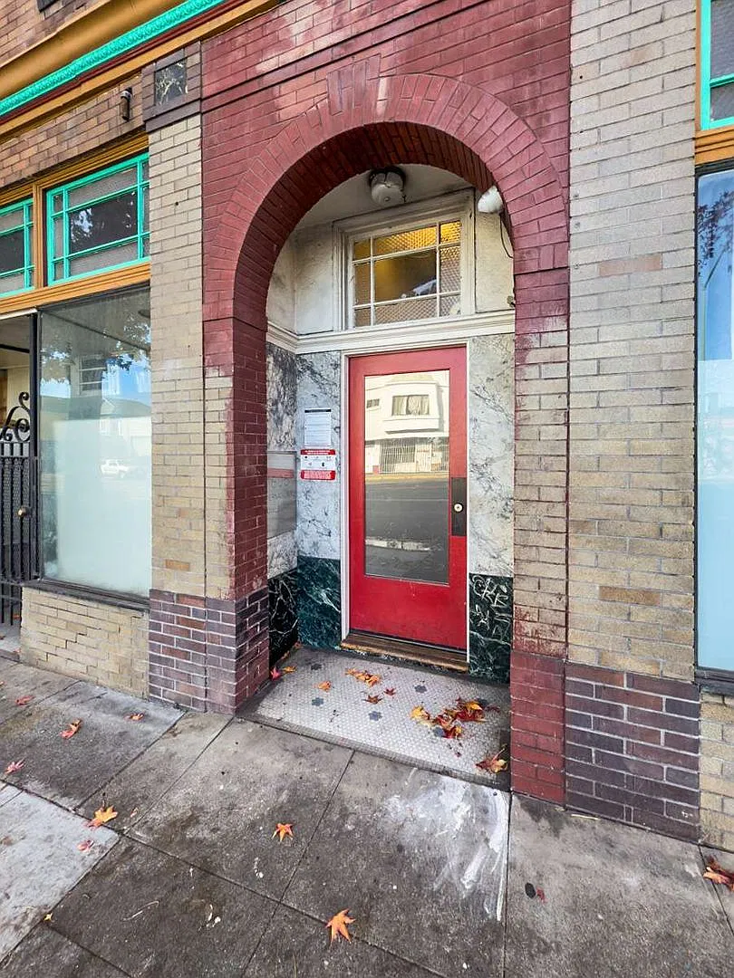 1805 International — Photo 3
