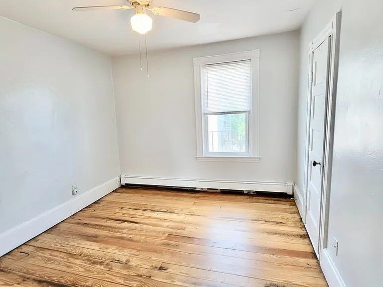 25 Read Ave — Photo 16