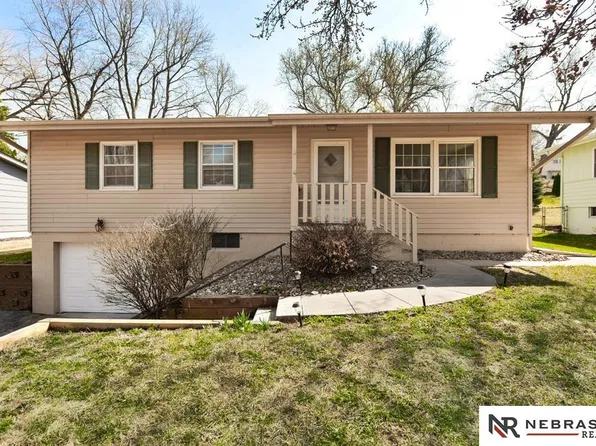 9481 Wirt St, Omaha, NE 68134