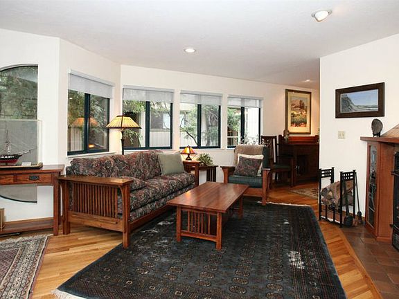 3rd image of 725 Live Oak Ave