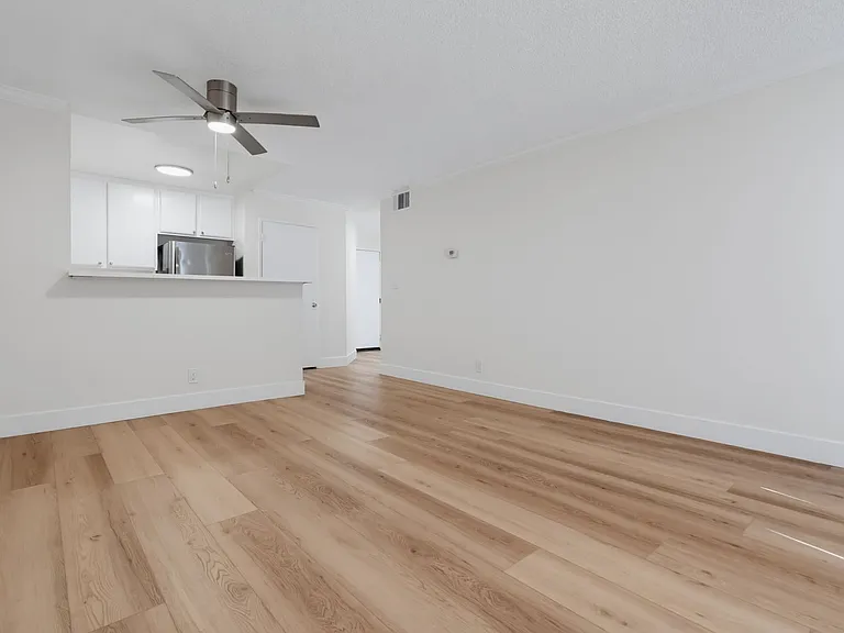 RENOVATED 1 BED 1 BATH - UNIT #109