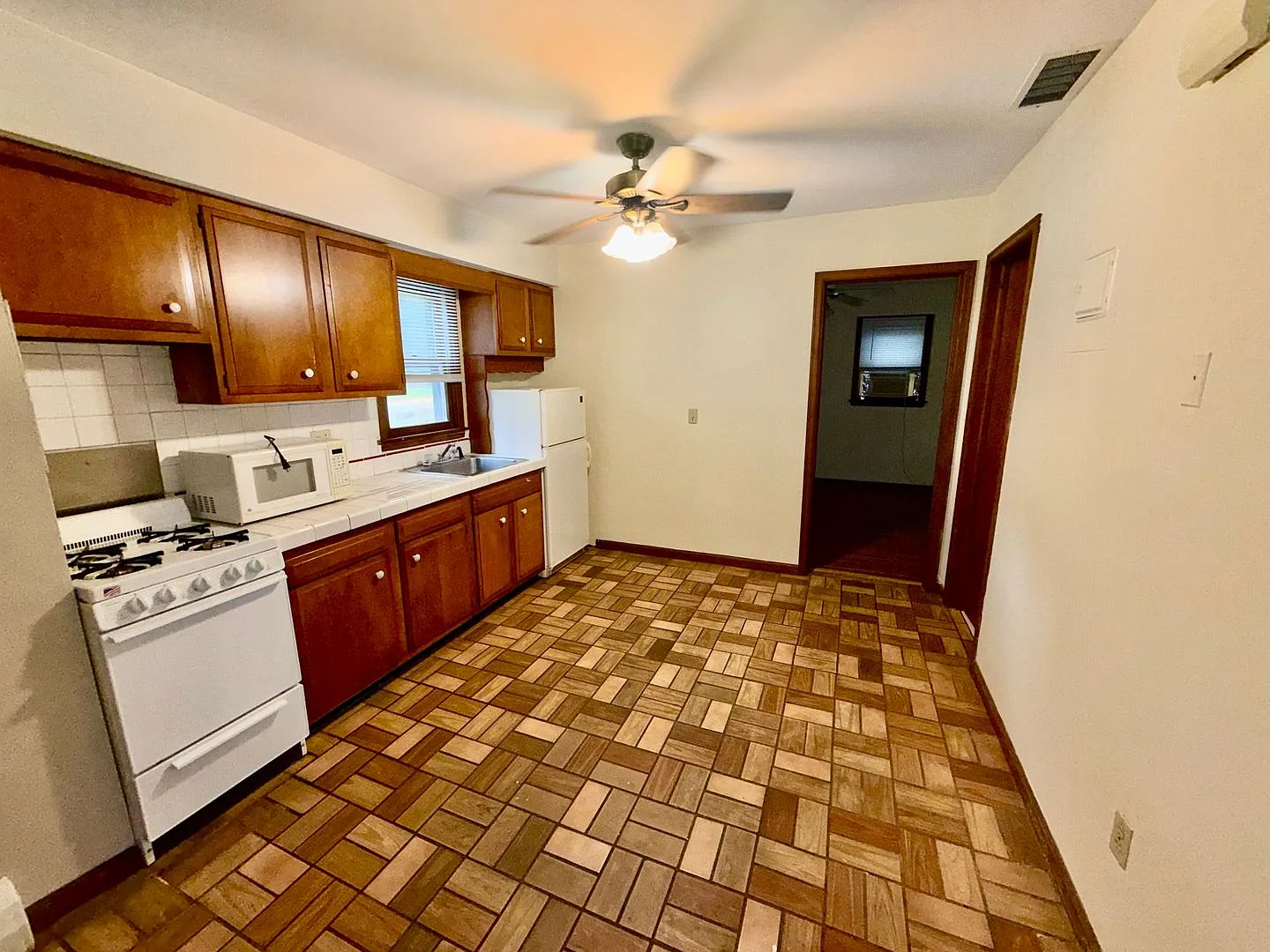 801 N. McLean — Photo 3