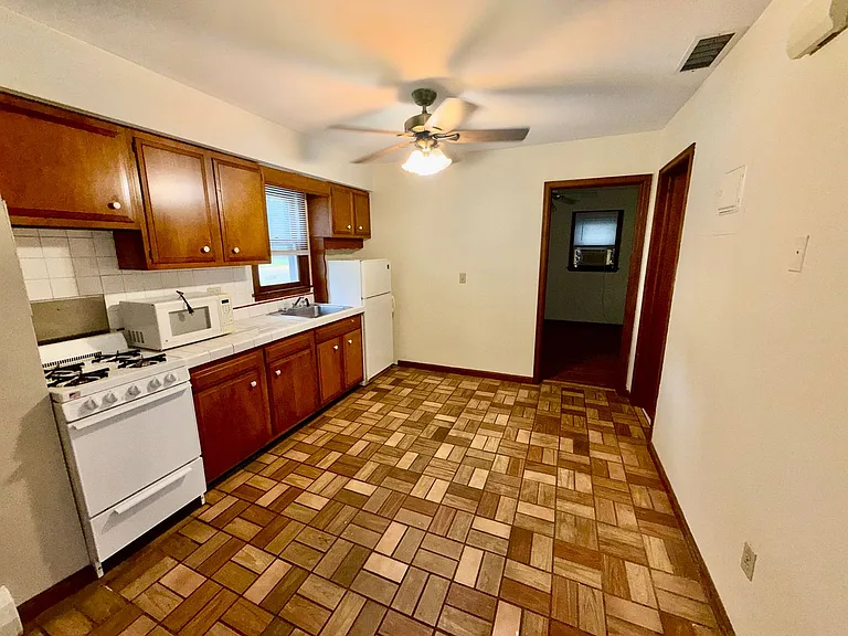801 N. McLean — Photo 13
