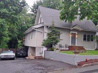 4 Park Ave, Airmont, NY 10952