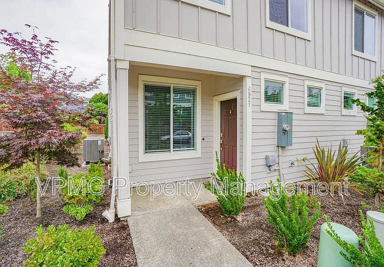 6921 NE 16th Ave — Photo 3