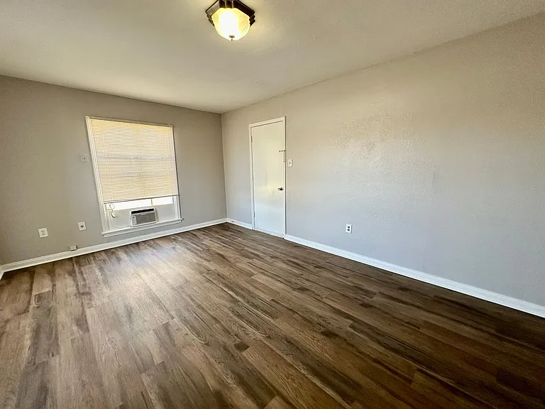 2712 Mitchell Ave — Photo 9