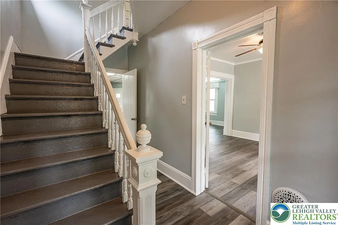 4 bed, 1.5 bath, 1802 sqft, $2,400 — Photo 3