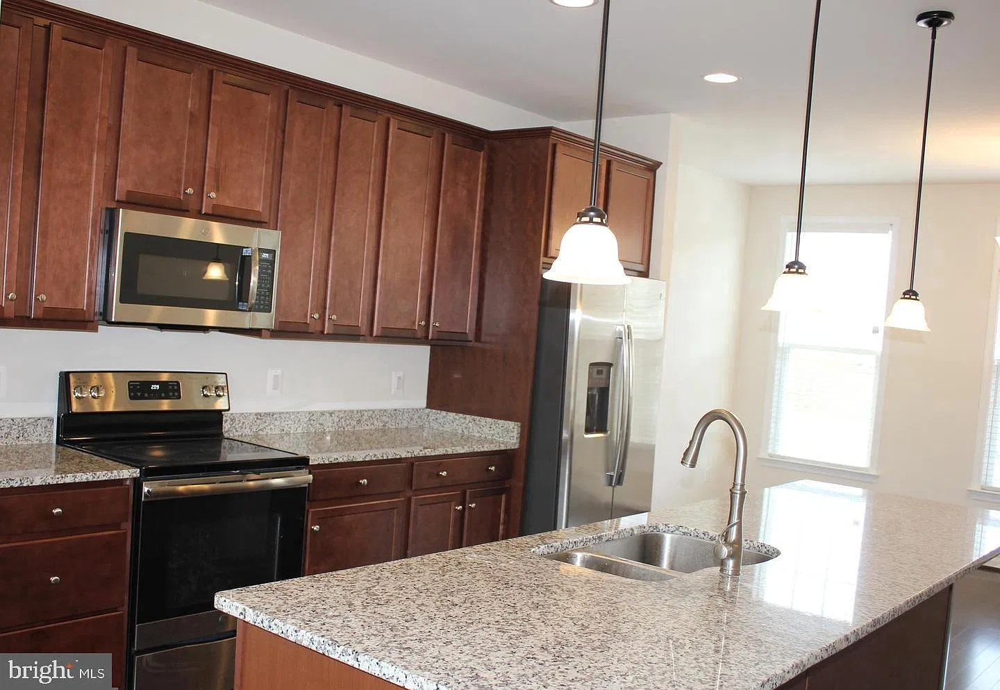 4 bed, 3.5 bath, 2239 sqft, $2,150 — Photo 4