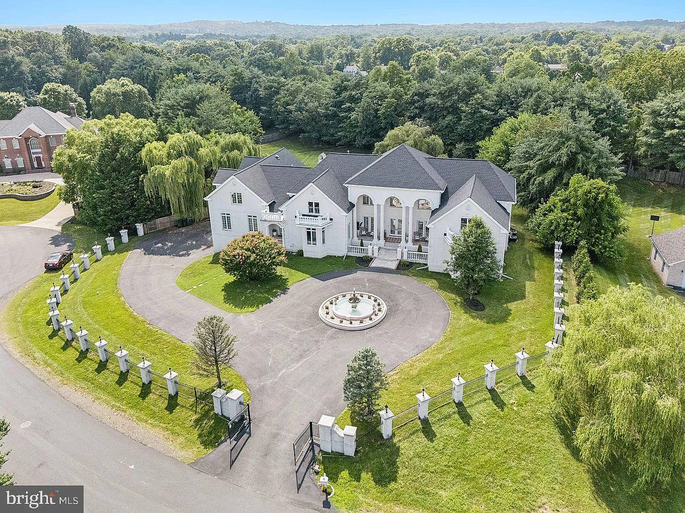 6 bed, 7.5 bath, 10000 sqft, $15,000 — Photo 3