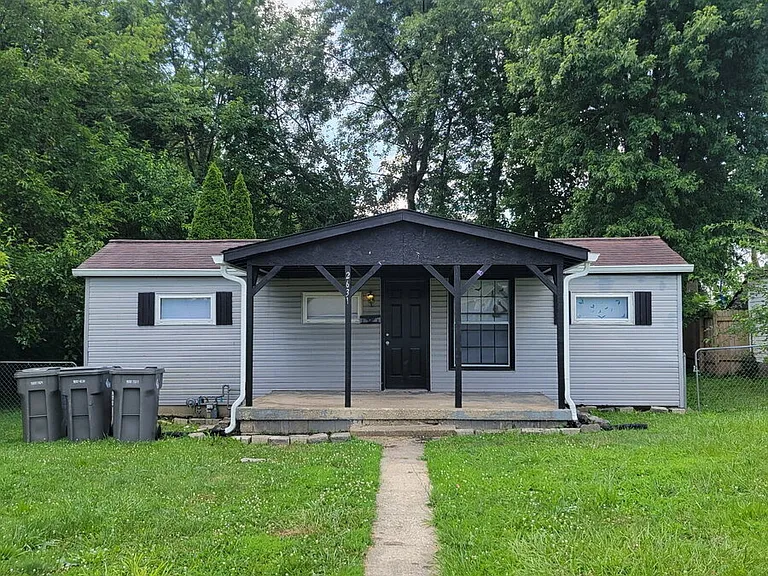 2631 Wade St — Photo 1