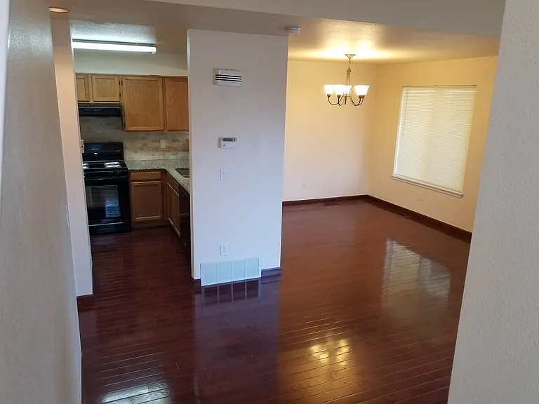 500 Lashley St #16 — Photo 3