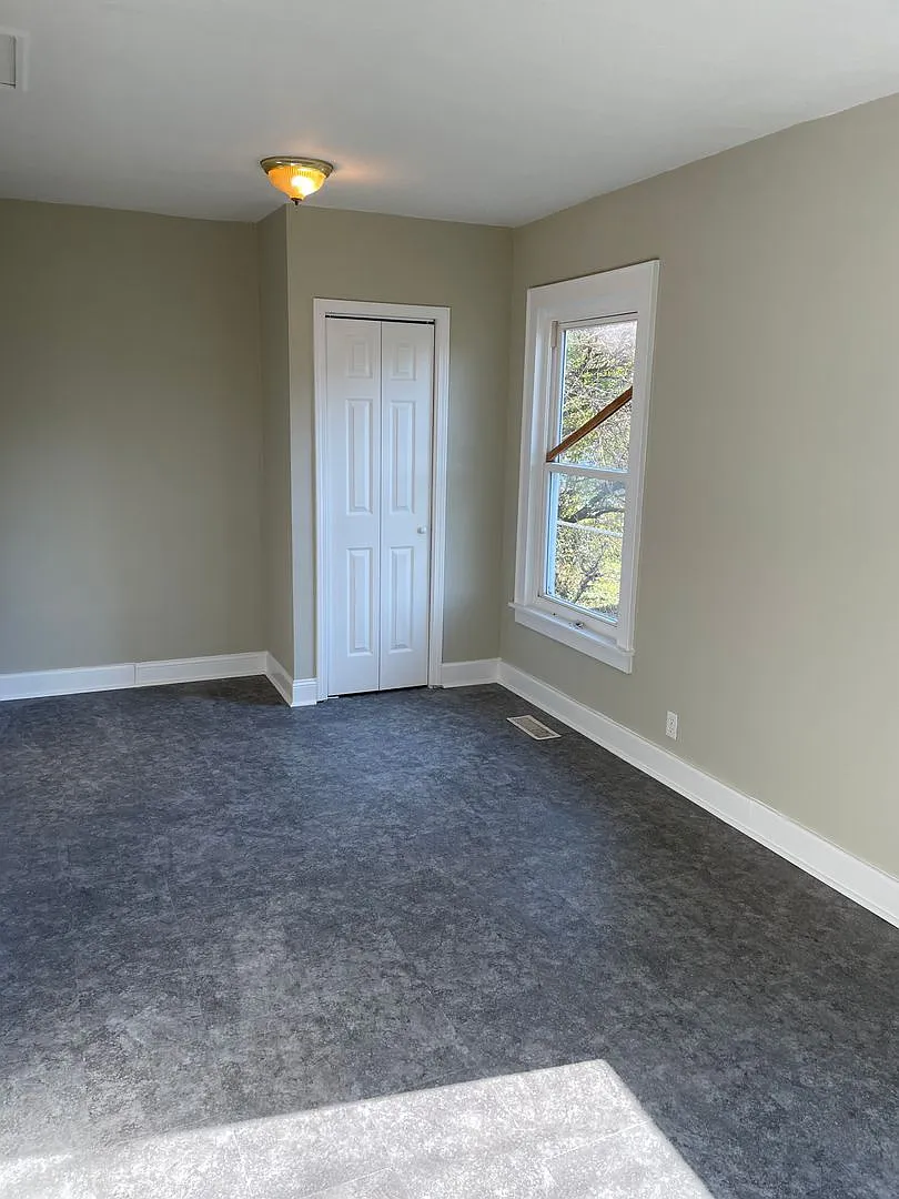 Spacious 4 Bdrm House — Photo 4