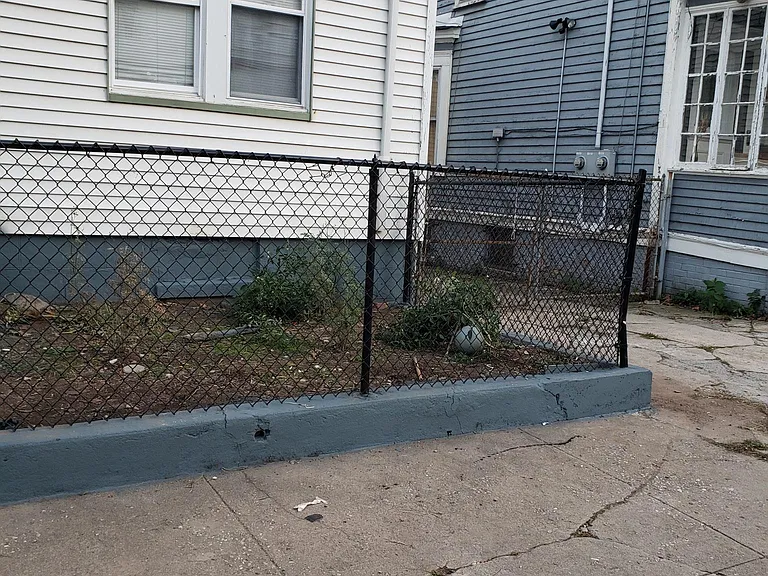 230 S 7th St — Photo 4