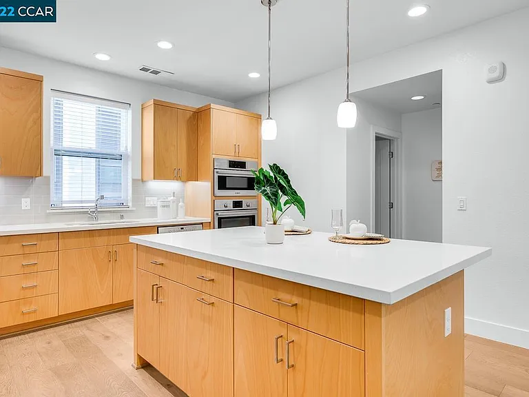 3634 Jubilee Cmn — Photo 8
