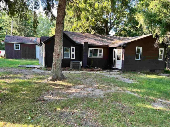 105 North St, Volga, IA 52077