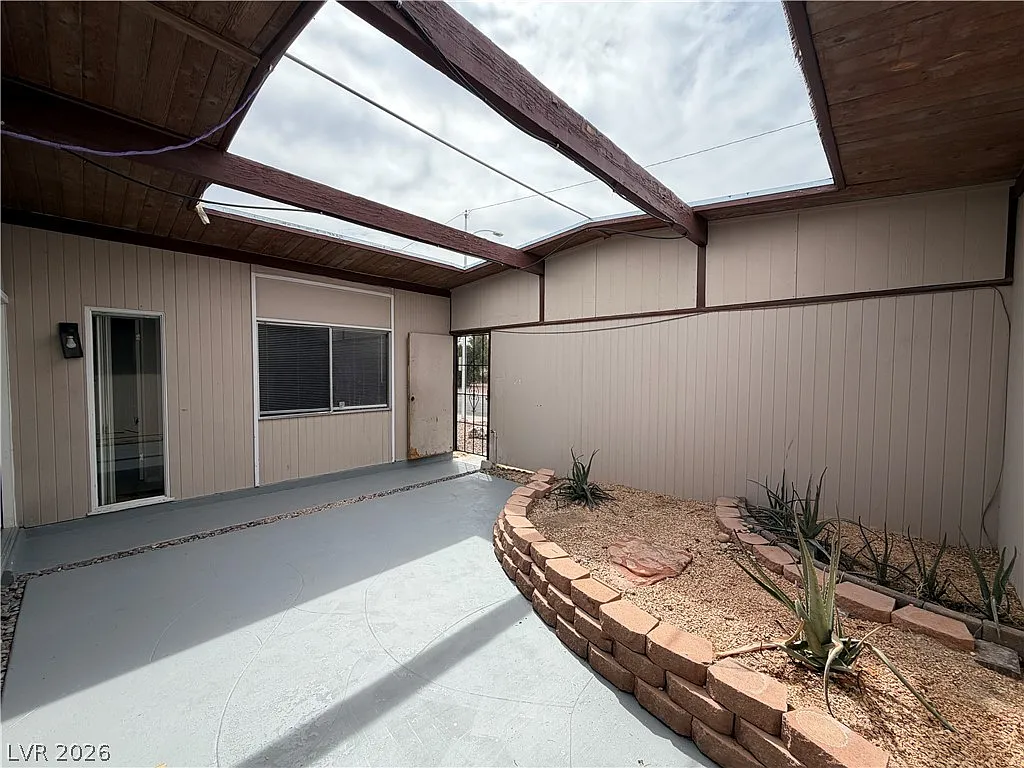 3 bed, 2.0 bath, 1453 sqft, $1,695 — Photo 2