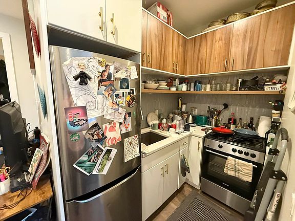 4th image of 492 Gates Ave #2R