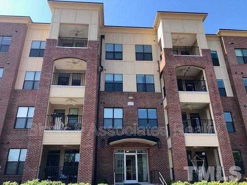 1st image of 700 Finsbury St APT 204