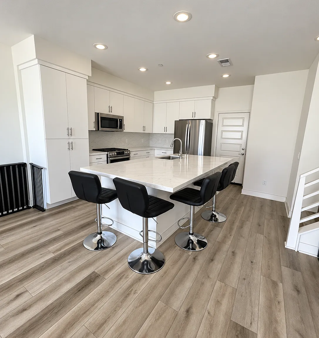 3 bed, 2.5 bath, 1455 sqft, $4,200 — Photo 1