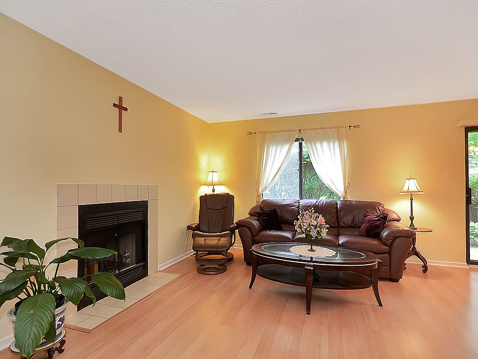 1st image of 308 Hampshire Dr