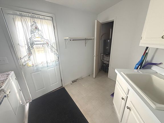 5th image of 51 Crocus Ln