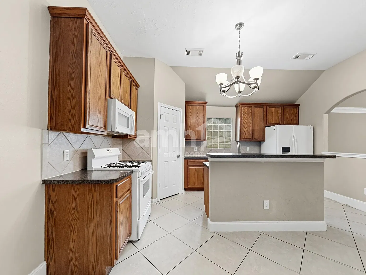 3 bed, 2.0 bath, 1904 sqft, $2,015 — Photo 4