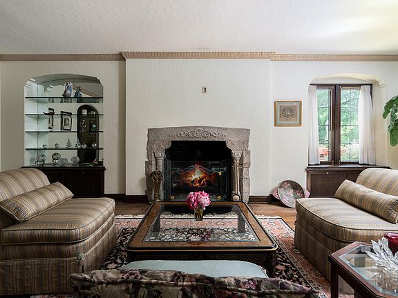 5th image of 2835 N Lake Dr #1