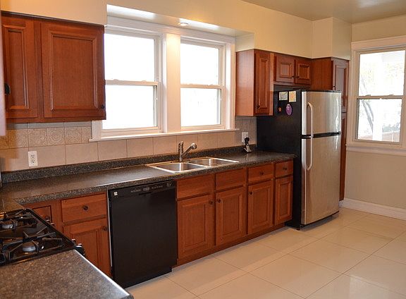 5th image of 1528 Norfolk Ave