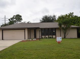 688 SE Chapman Ave, Pt Saint Lucie, FL 34953